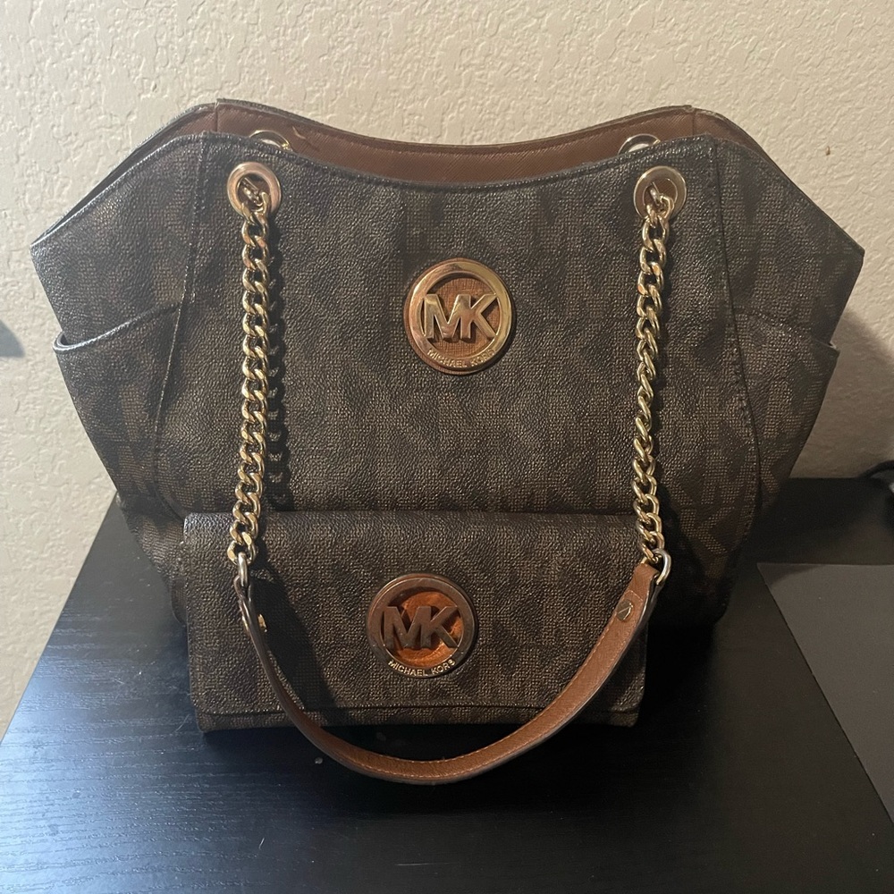 Michael Kors purse and wallet matching set